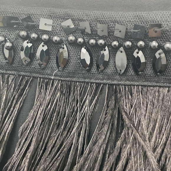 Express ostrich feather skirt with beaded waistband - Picture 3 of 10